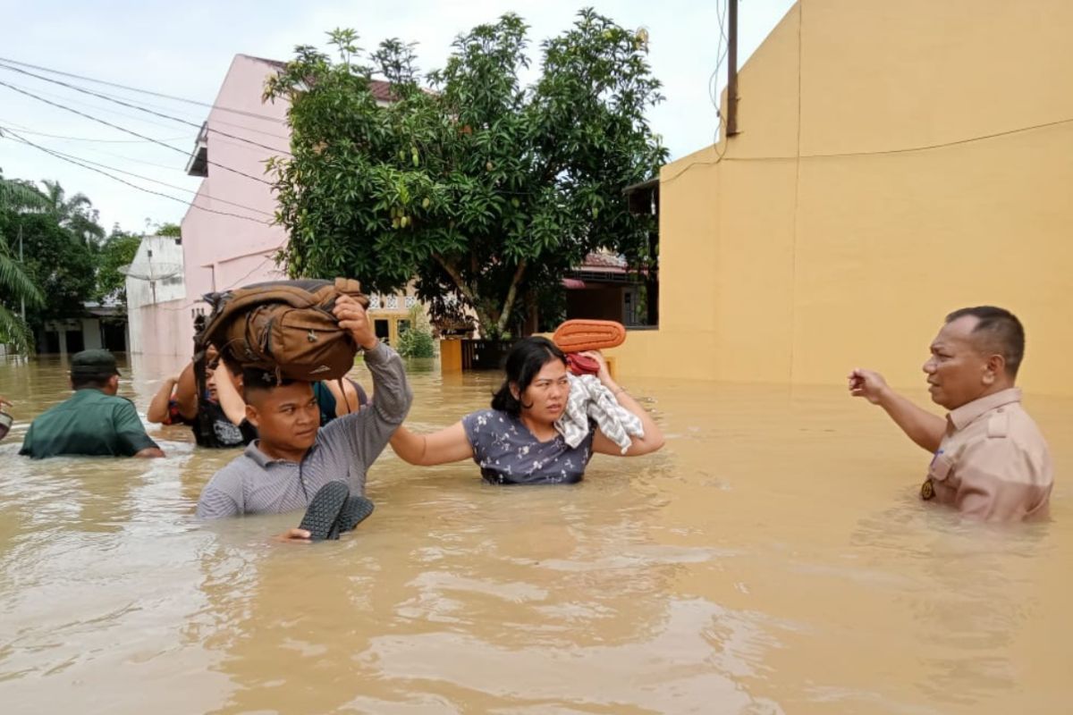 Korban bencana sedang mengungsi